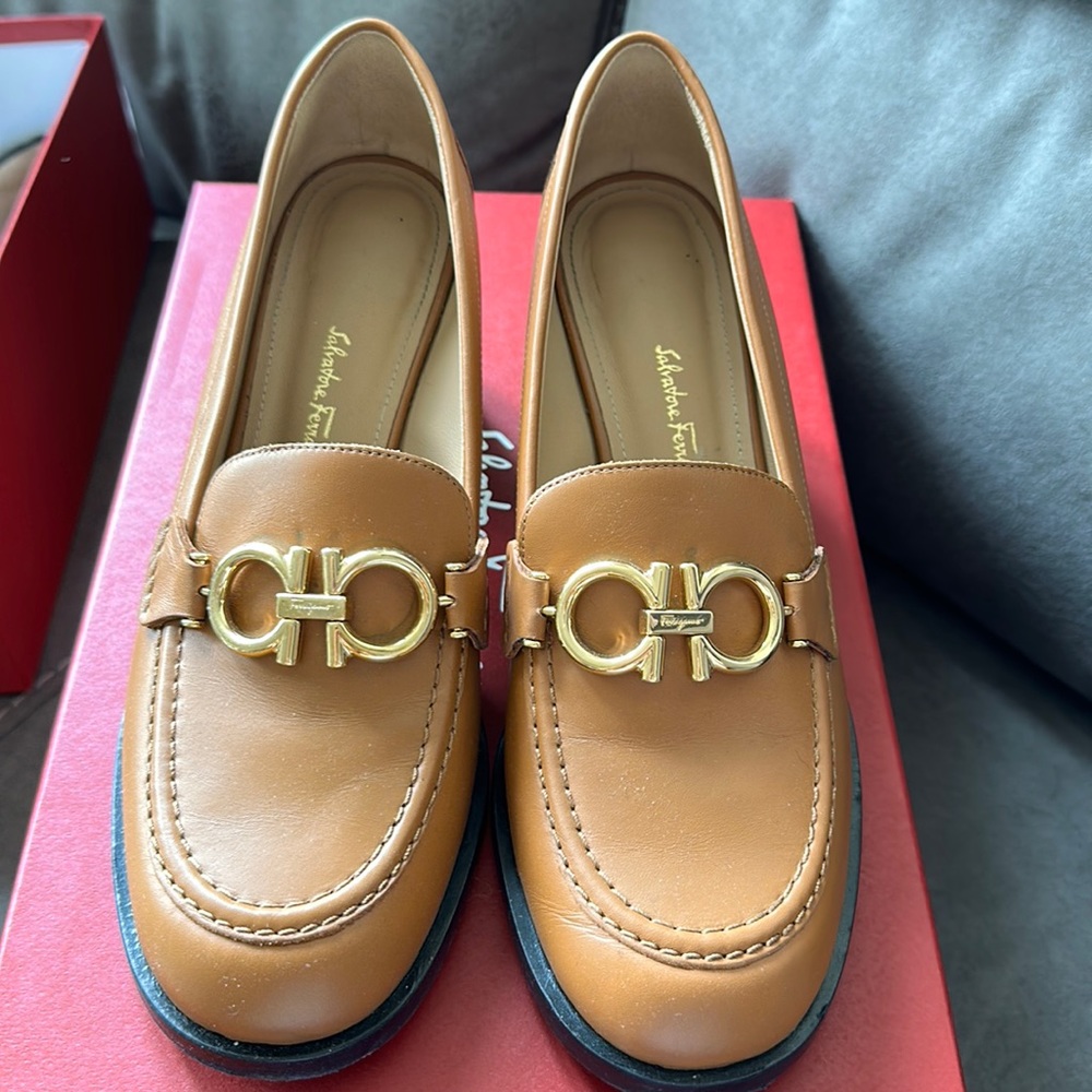 Salvatore Ferragamo Women Loafers✨